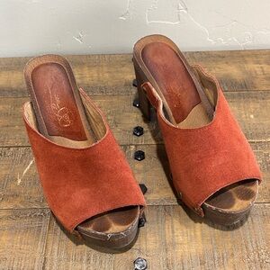 Boca- Women’s Open-Toe Suede Mule Heels in Rust